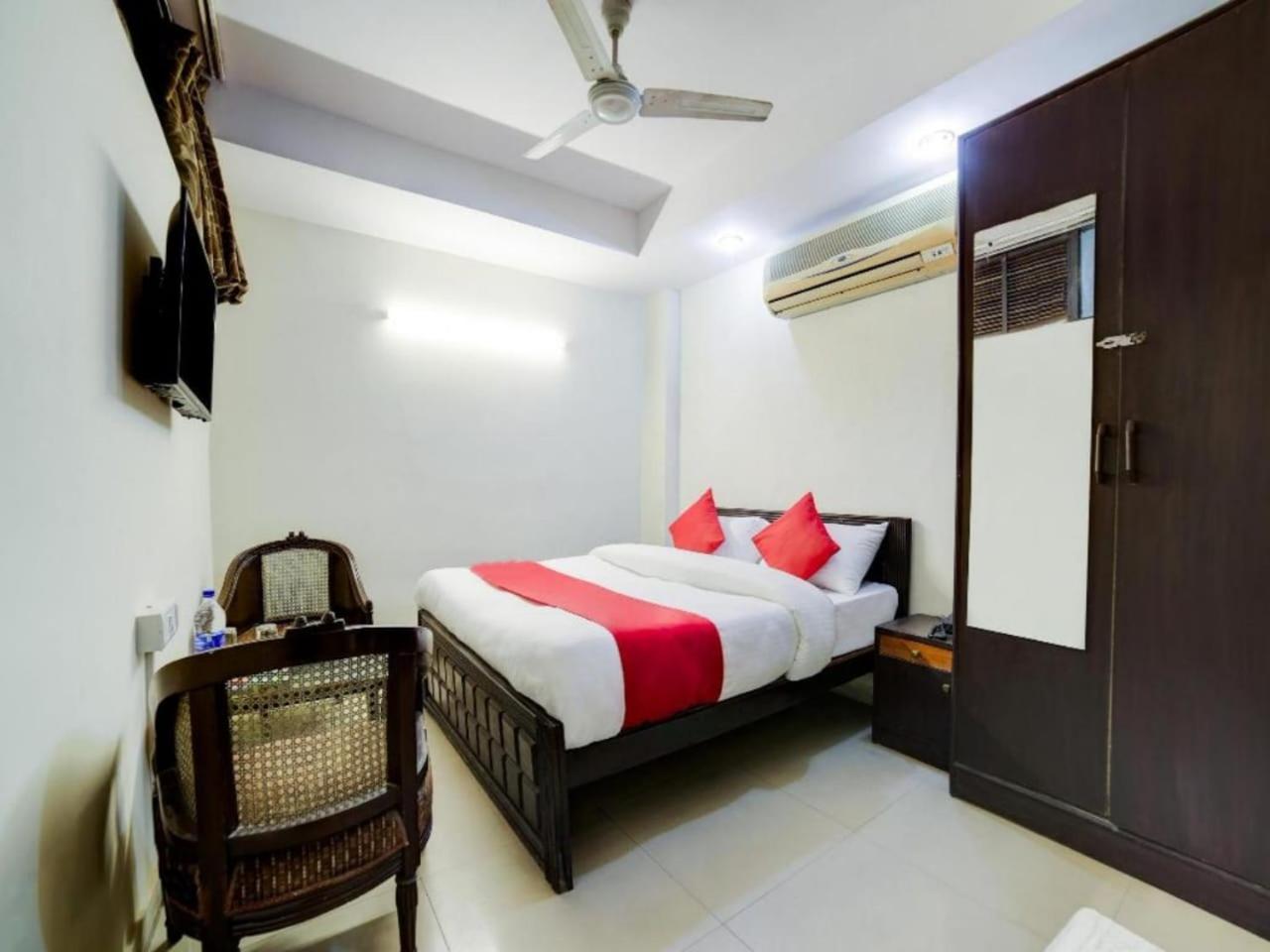 Hotel Sant Nagar Делхи Екстериор снимка