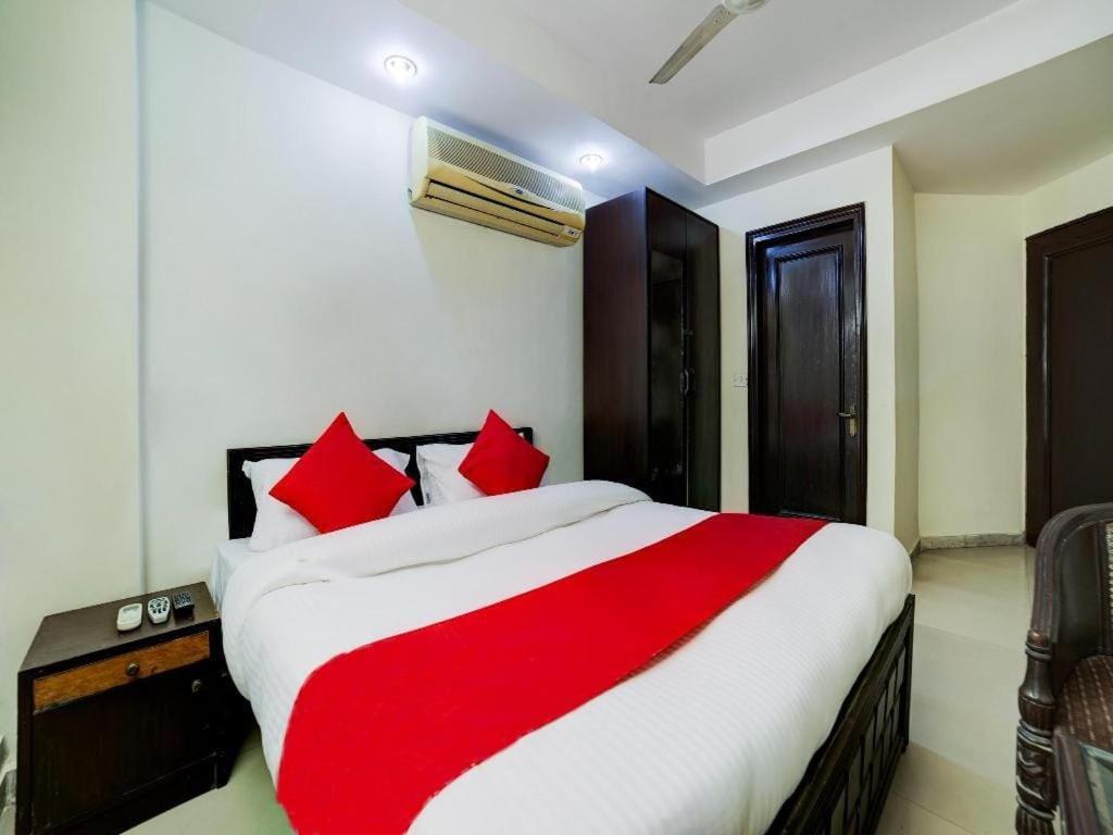 Hotel Sant Nagar Делхи Екстериор снимка